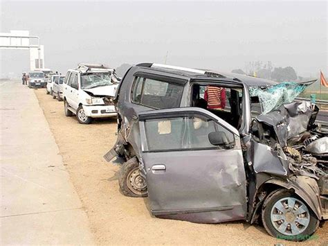 Yamuna Expressway Accident: यमुना एक्सप्रेस वे पर हादसा, 5 की मौत, 4 ...