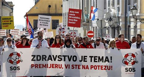 Croacia Cientos de médicos protestan por malas condiciones laborales