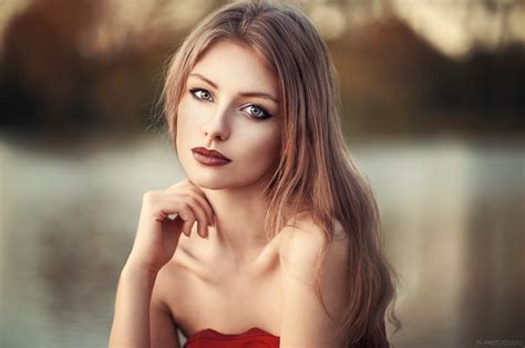 Download Blonde Woman Model Hd Wallpaper By Lods Franck