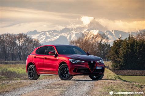 Alfa Romeo Stelvio Quadrifoglio Prova Su Strada Interni Motore