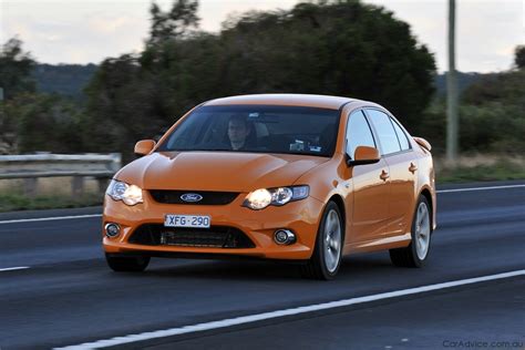 Ford Falcon Xr8 Vs Holden Commodore Ss Photos