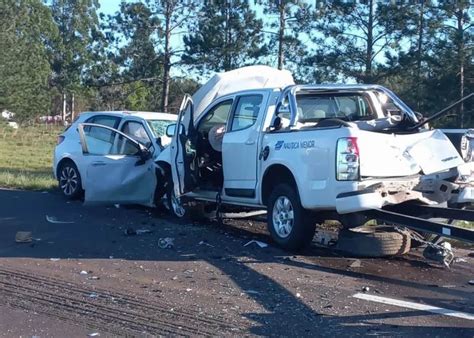 Feroz Choque Frontal De Un Auto Y Una Camioneta Termin Con Dos Muertos