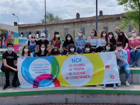 Un Grande Flash Mob Per Le Vittime Dell Amianto E Per L Ambiente