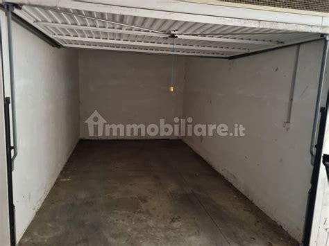 Garage Box Via Galatina Caserta Rif 105715287 Immobiliare It