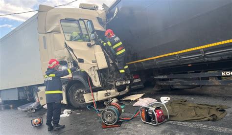 Accident grav pe DN6 după ce două TIR uri s au izbit violent în