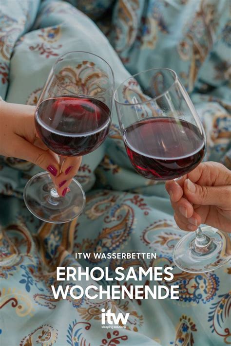 Two People Toasting Wine Glasses With The Words Erholsames Vochenende