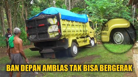 Dump Truk Amblas Saat Bongkar Muatan Batu Split Youtube