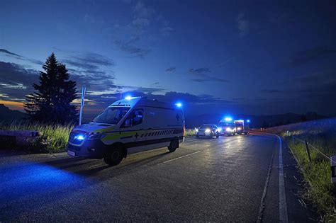 Fotos Ein Toter Und Drei Schwer Verletzte Nach Unfall Am Ro Feld