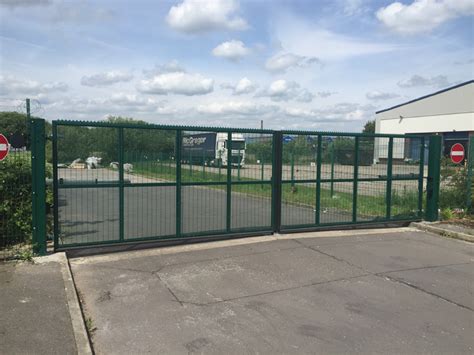 B Automated Swing Gates Heras Uk