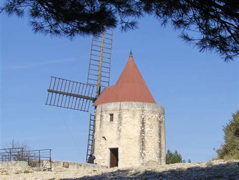 Le Moulin D Alphonse Daudet Fontvieille Le Moulin Alphonse Daudet