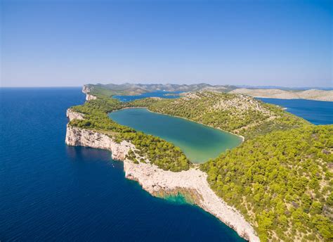 Itinerario A Vela Intorno Alle Isole Incoronate Adatto Ai Bambini