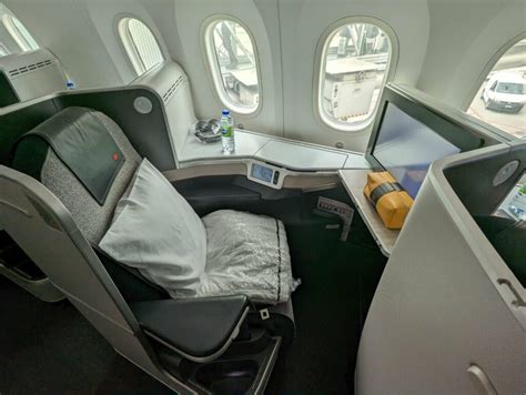 Review Air Canada Signature Class Frugal Flyer