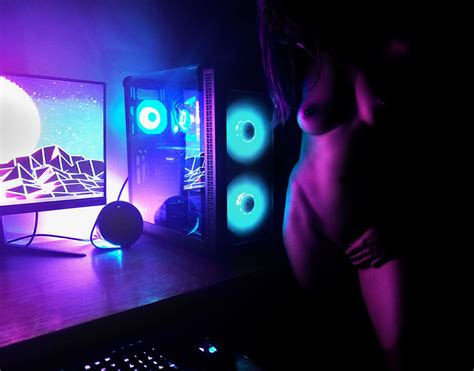 Fox F22 Gets Really Turned On By Computers Porn Pic