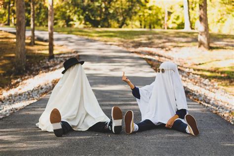 Best Friend Funny Ghost Photoshoot In 2023 Friendship Photoshoot