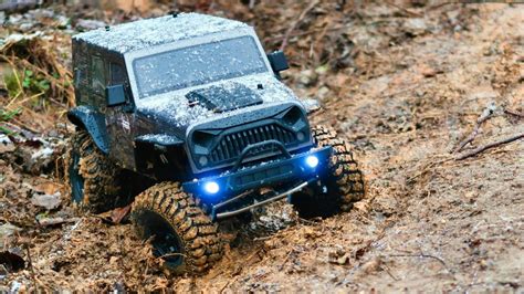 RC Mudding 4X4 AMAZING Rock Crawler 200 RTR Budget Truck