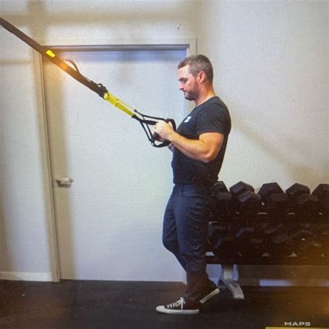 Trx Single Leg Squats By Lee F Exercise How To Skimble