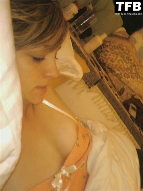 Abby Elliott Sexy Nude Leaked 8 Photos PinayFlixx Mega Leaks