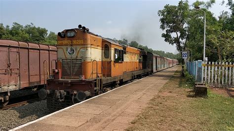 Ers Nzm Duronto Express Crossing Thivim Railway Station Konkan