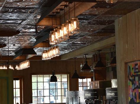 Restaurant Ceiling Design: D-Luxe Burger - Disney Springs