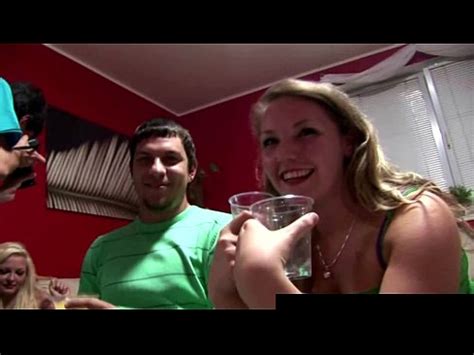 Parejas amateur columpiándose en una fiesta en casa XVIDEOS