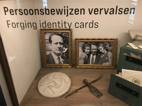 Verzetsmuseum Gerrit Van Der Veen Met Zijn Dochters Door Hem