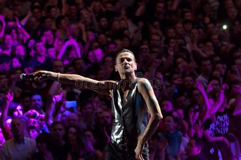 Depeche Mode Live editorial photo. Image of concert, live - 38960591