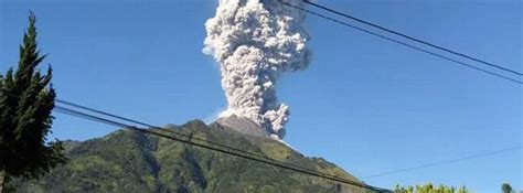 Powerful explosion at Merapi volcano, Red aviation alert, airport closed - The Watchers