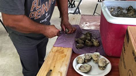 Shucking Oysters In Piñones Puerto Rico Youtube