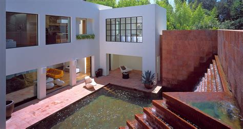 Holmby Hills Adobe Reflects Iconic Fountain by Mexican Architect Luis ...