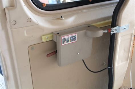 Установка сдвижной автоматической двери с электроприводом