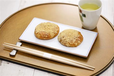 Kinako Mochi Rice Cakes Coated With Mixed Powder Roasted Soybean Flour