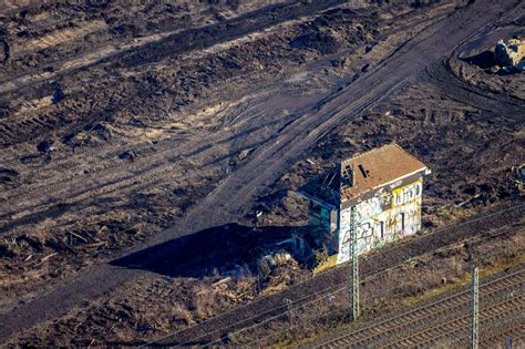 Dortmund von oben Ruine Stellwerk Bahnwärterhaus in Dortmund im