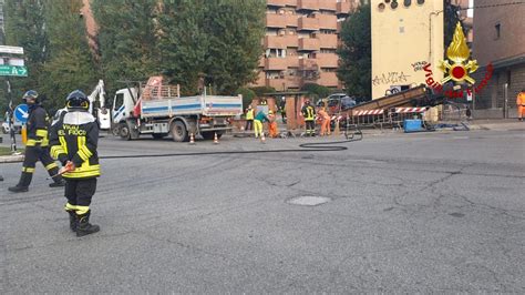 Bologna Fuga Di Gas Viale Europa Chiuso Al Traffico