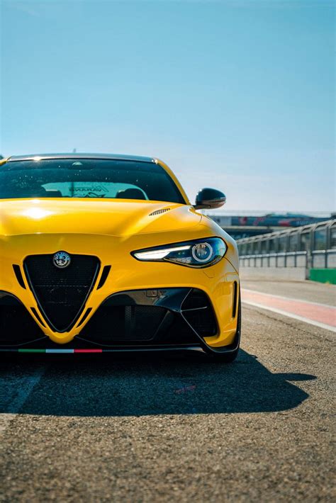 Alfa Romeo Giulia GTAm c è un kit replica italiano che convince