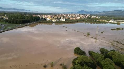 Monte Arcosu Il Ragazzo Disperso Non Si Trova Si Lotta Tra I Detriti