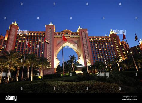 Atlantis The Palm hotel Stock Photo - Alamy