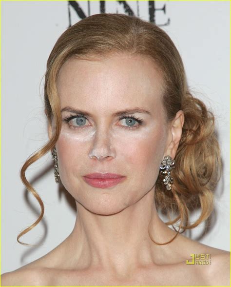 Full Sized Photo Of Nicole Kidman Powder Face Make Up 02 Photo