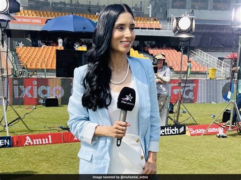 Pakistan Presenter Zainab Abbas Covering Cricket World Cup 2023 Leaves