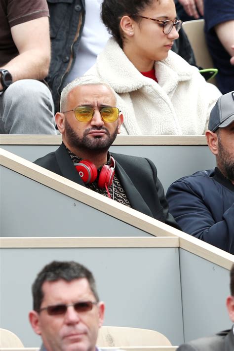 PHOTOS Cyril Hanouna très concentré dans les tribunes de Roland