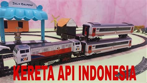 Drama Kereta Api Indonesia Lokomotif Cc Menabrak Bus Tayo Dan