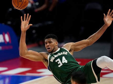 Giannis Antetokounmpo Runs Hot As Milwaukee Topple Detroit Express Star