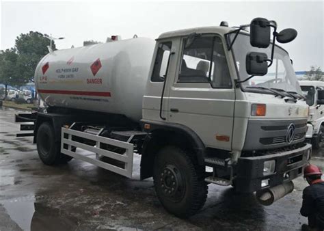 Dongfeng 4x2 자른 꼬리 LPG 트럭 10M3 채우는 트럭 5 톤 10000L 5T LPG