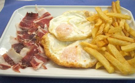 Huevos fritos con papas a la francesa y jamón | Recetas de Cocina ...