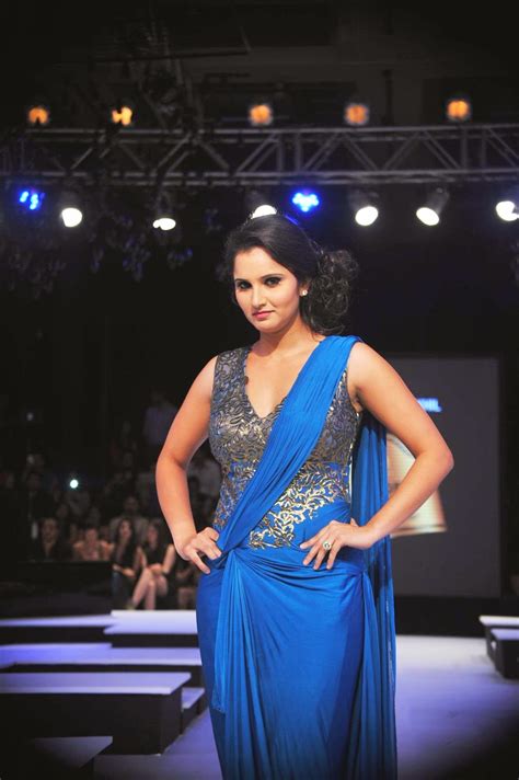 Glamour Queens: Sania Mirza hot at Fashion Show HD wallpapers