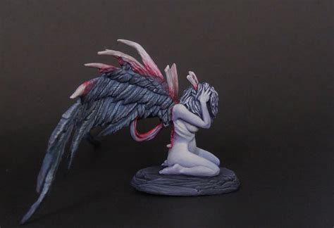 Broken Wings – Female Angel | Dark Sword Miniatures