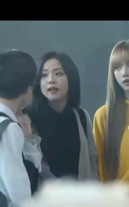 Jisoo S Reaction To Lisa S Manger Because He Lost Lisa S Passport Subscribe If U Like Her