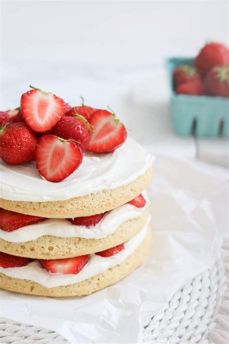 Super Easy Naked Cake Mit Erdbeeren A Blonde Journey