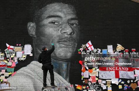 Mural Of Marcus Rashford Photos and Premium High Res Pictures - Getty ...