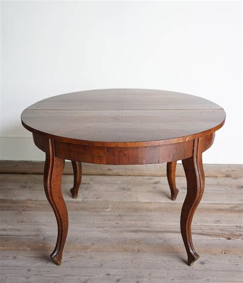 Proantic: Round Extendable Walnut Table