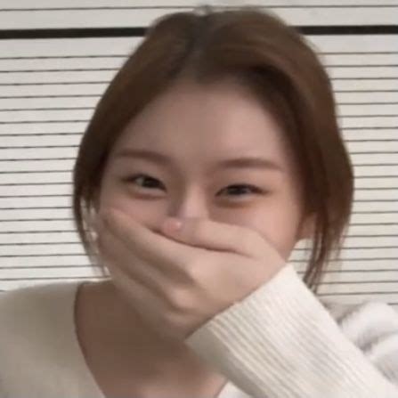 Pin By Ris On Memes Itzy Kpop Cute